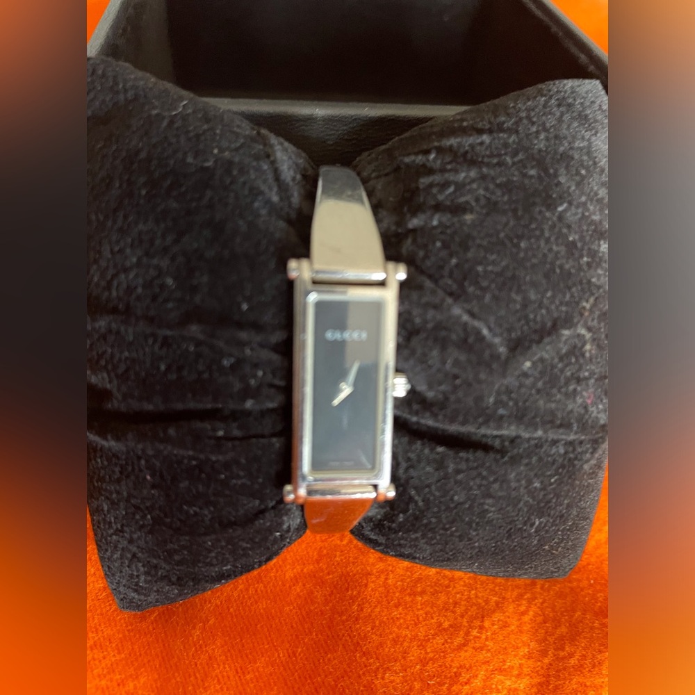 Gucci 1500L stainless steel watch
